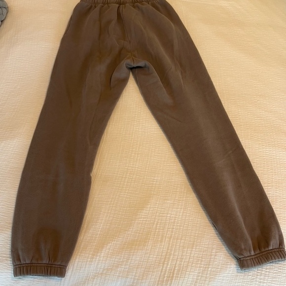 SOLD❗️Aritzia TNA sweatpants high rise taupe M - Picture 4 of 9